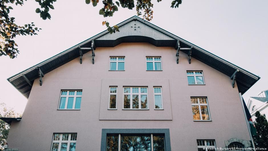 طالبان مخفیانه سفارت افغانستان در برلین را تصرف کرد