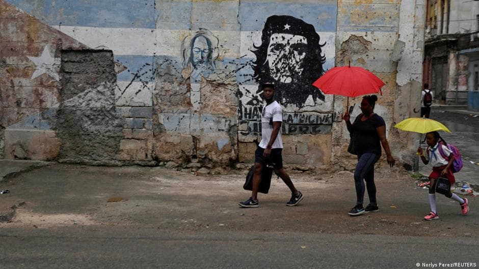 کوبا در برابر تهدیدات ترامپ: درسی برای ملاهای تهران