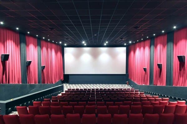 ایلام و رویای سینما: وقتی ملاها حتی تفریح را هم خراب کنند