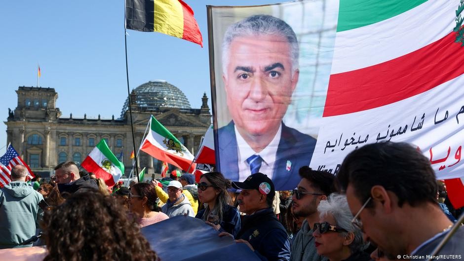 شاهزاده بیتاج و تخت: چرا غرب به رضا پهلوی پشت کرد؟