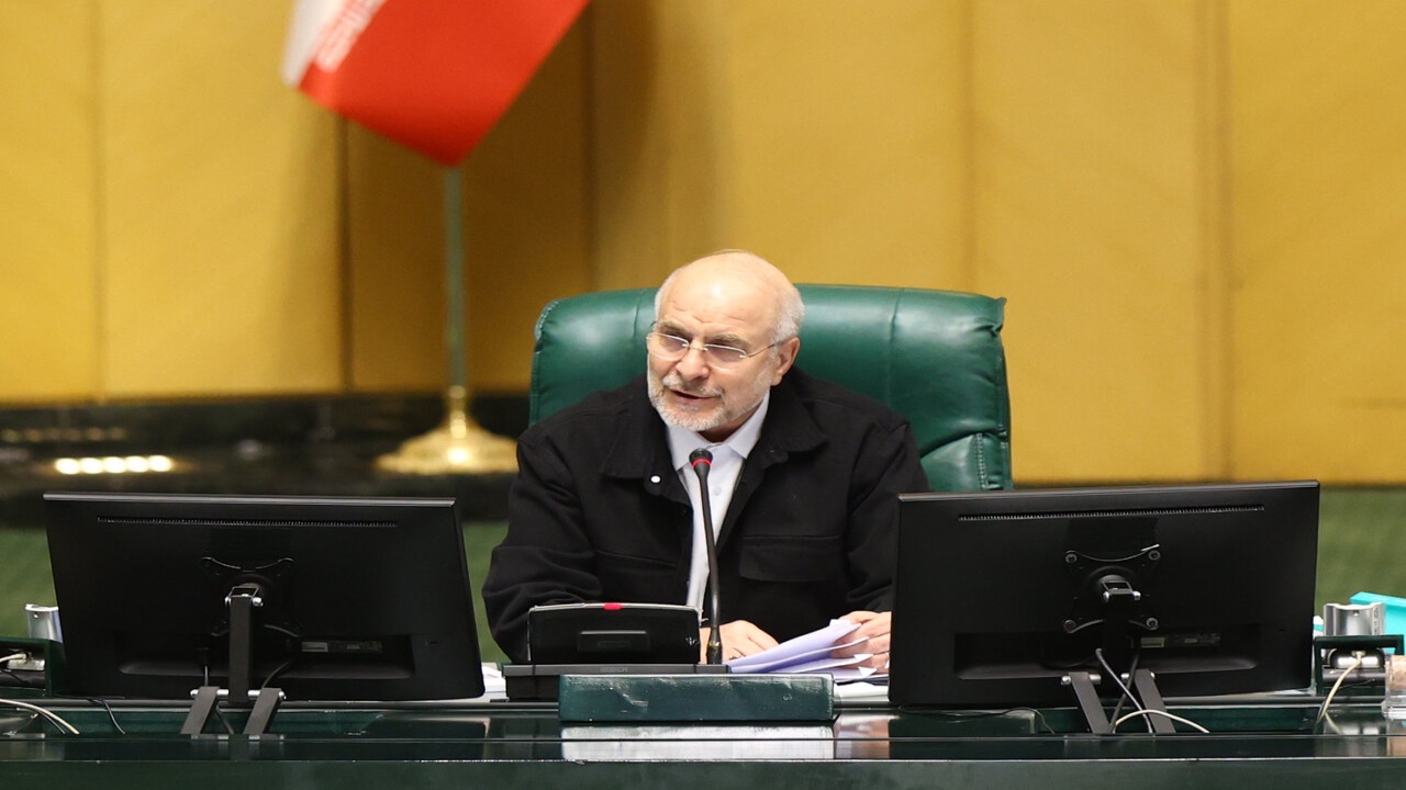 قالیباف و نمایش آلودگی هوا: وقتی مجلس از دود خفه میشود